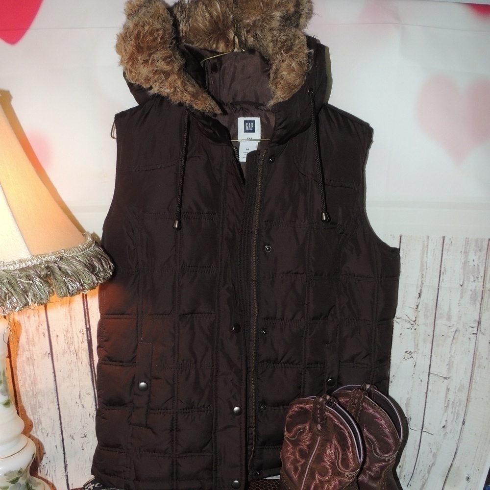 Gap puffy vest with fur around hood medium